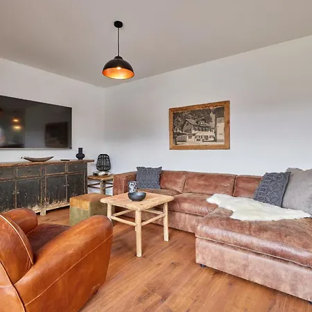 Sunshine Wood'n Rustic Apartment