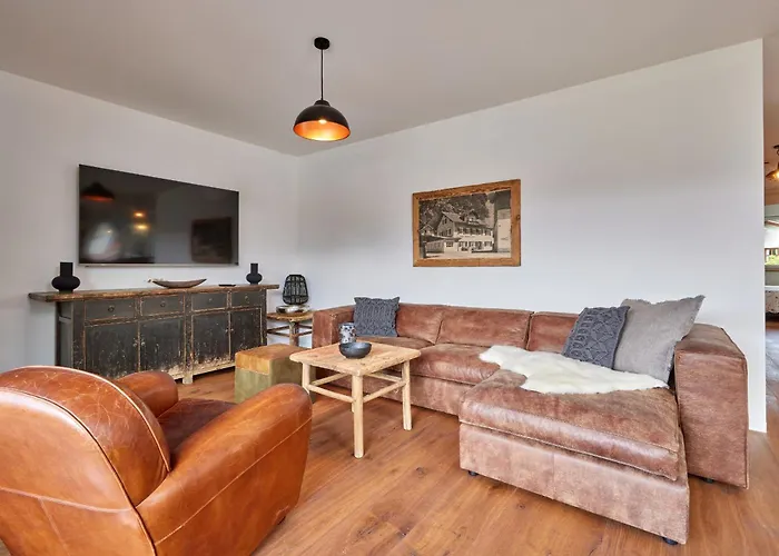 Sunshine Wood'n Rustic Apartment